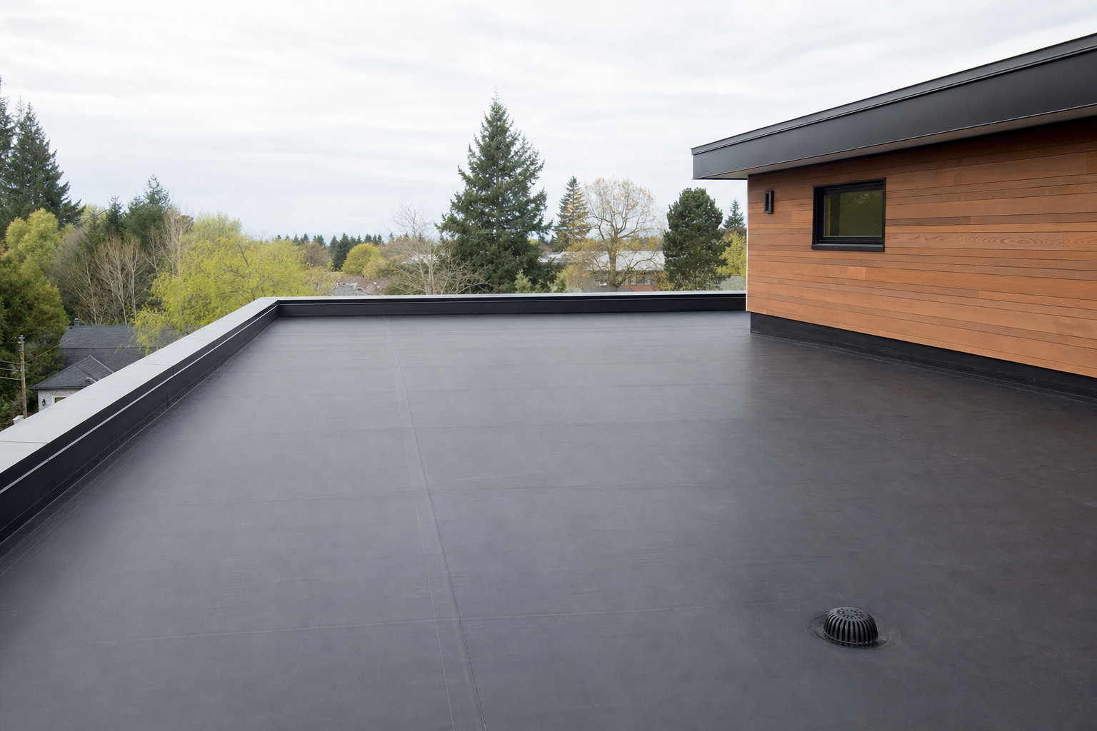 Flachdach mit EPDM abdichten – worauf es ankommt